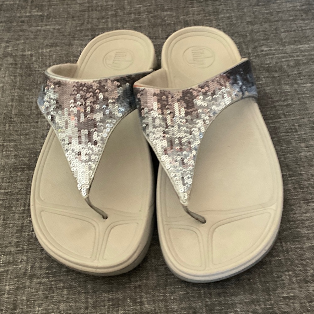 FITFLOP 10 ombre sequin flip flops wobble board